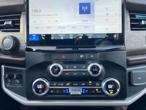 Used 2023 Ford Expedition Max Limited image 21