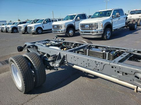 New 2026 Ford F550 4x4 Crew Cab image 7