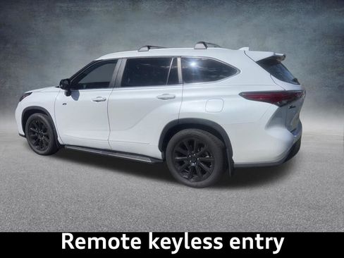 Used 2023 Toyota Highlander XLE image 5