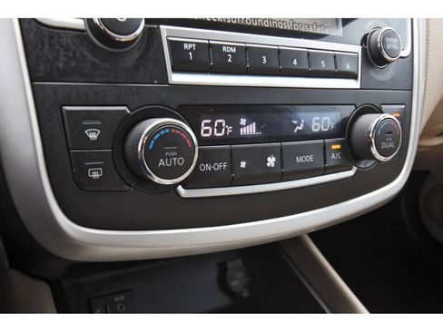 Used 2017 Nissan Altima 2.5 SL w/ Moonroof Package image 27