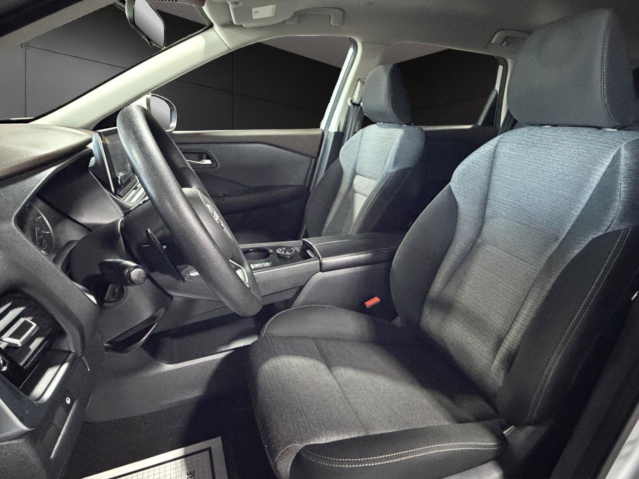 Used 2022 Nissan Rogue SV AWD/4WD image 9
