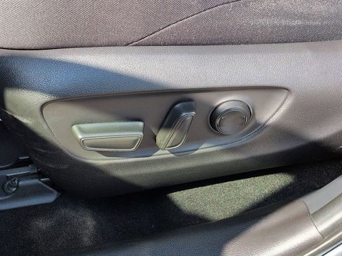 Used 2024 Toyota Venza LE image 11