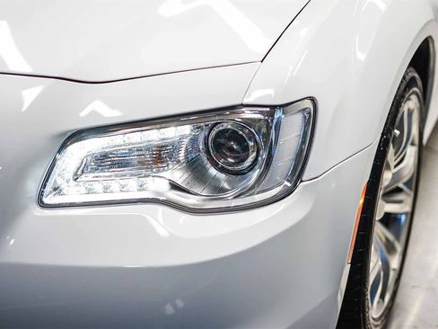 Used 2019 Chrysler 300 Limited image 7