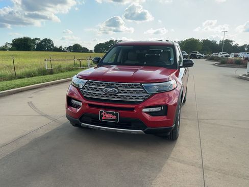 Used 2024 Ford Explorer Limited image 3