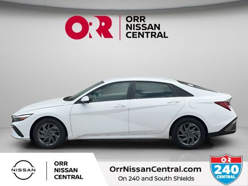 Used 2025 Hyundai Elantra Hybrid FWD image 8