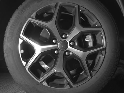 Used 2025 Jeep Compass Limited image 13