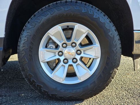 Used 2024 Chevrolet Silverado 1500 LT image 9