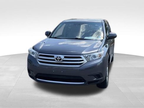Used 2013 Toyota Highlander FWD w/ Cold Weather Pkg image 25