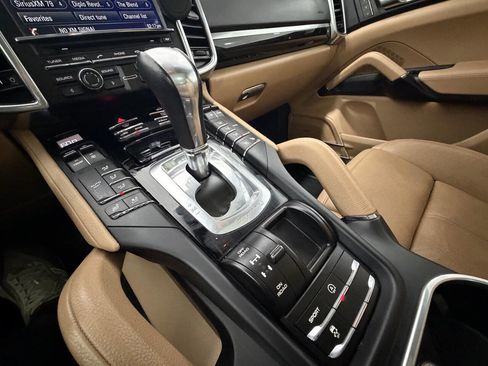 Used 2014 Porsche Cayenne Platinum Edition image 10