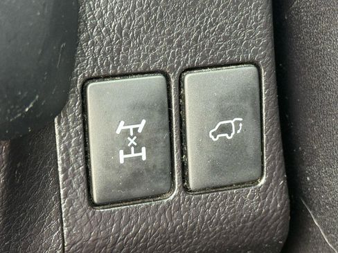 Used 2016 Toyota RAV4 XLE AWD/4WD image 13