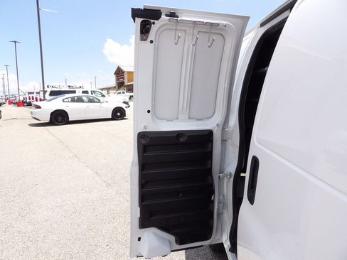 Used 2021 Chevrolet Express 2500 image 31