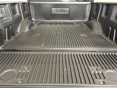 Used 2023 Nissan Titan SV AWD/4WD image 19
