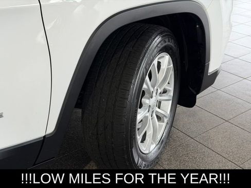 Used 2021 Jeep Cherokee Latitude FWD image 12