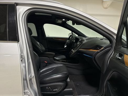 Used 2019 Lincoln MKC Reserve w/ MKC Technology Package FWD image 23
