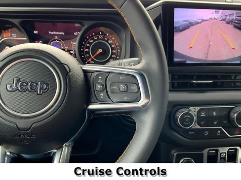 Used 2024 Jeep Wrangler Sahara image 20