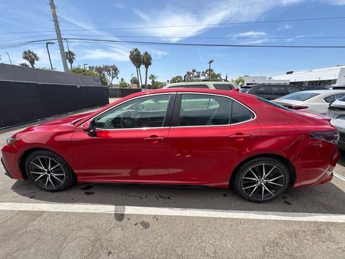 Used 2022 Toyota Camry SE FWD image 9