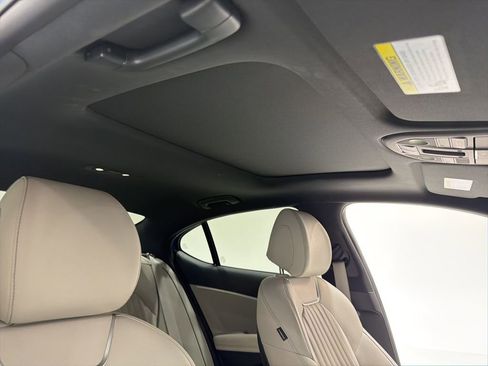 Used 2023 Genesis G70 2.0T w/ Sport Prestige Package image 25