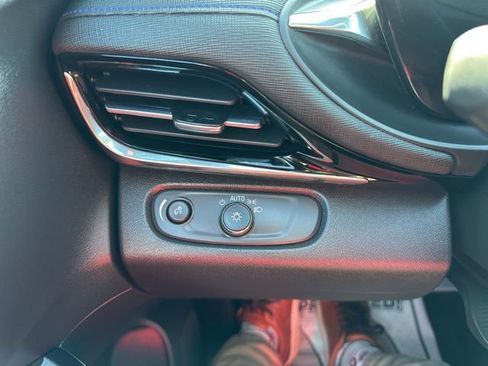 Used 2025 Buick Envista Sport Touring FWD image 25