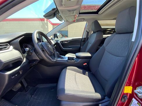 Used 2019 Toyota RAV4 XLE AWD/4WD image 10