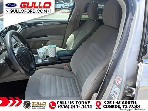 Used 2019 Ford Fusion SE FWD image 5