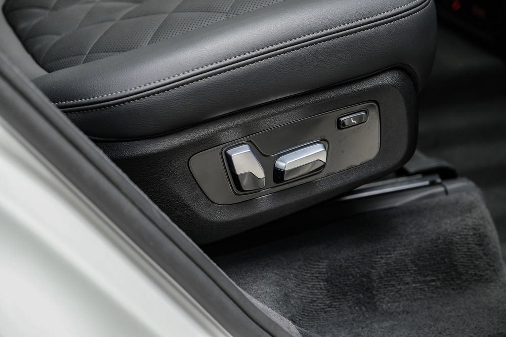 Used 2025 BMW X7 xDrive40i AWD/4WD image 41