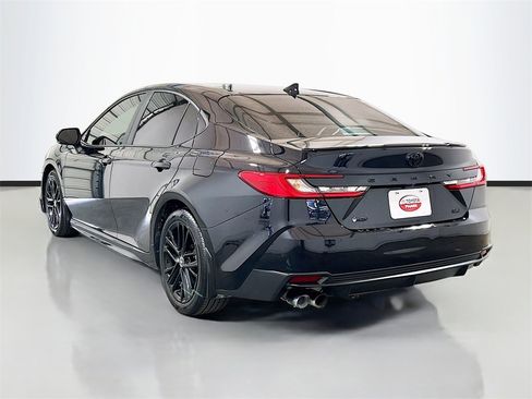 Used 2025 Toyota Camry SE image 6