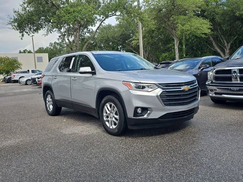 Used 2019 Chevrolet Traverse LT FWD image 2