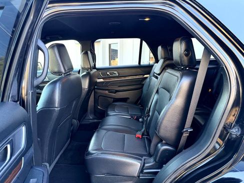 Used 2018 Ford Explorer Limited image 16