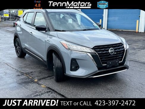 Used 2021 Nissan Kicks SR w/ SR Premium Package FWD image 3