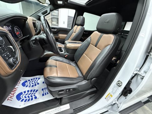 Used 2022 Chevrolet Silverado 1500 High Country w/ Technology Package image 13