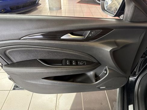 Used 2019 Buick Regal Essence w/ Driver Confidence Package I image 21