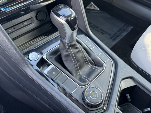 Used 2025 Volkswagen Taos SE AWD/4WD image 28