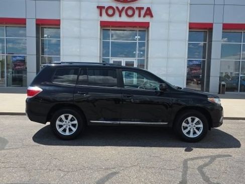 Used 2012 Toyota Highlander FWD w/ Tech Pkg image 5