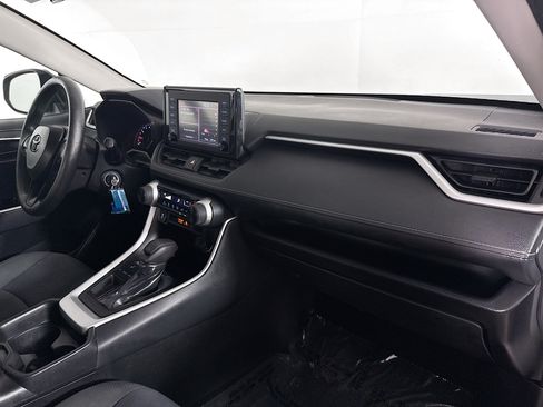 Used 2019 Toyota RAV4 LE FWD image 34