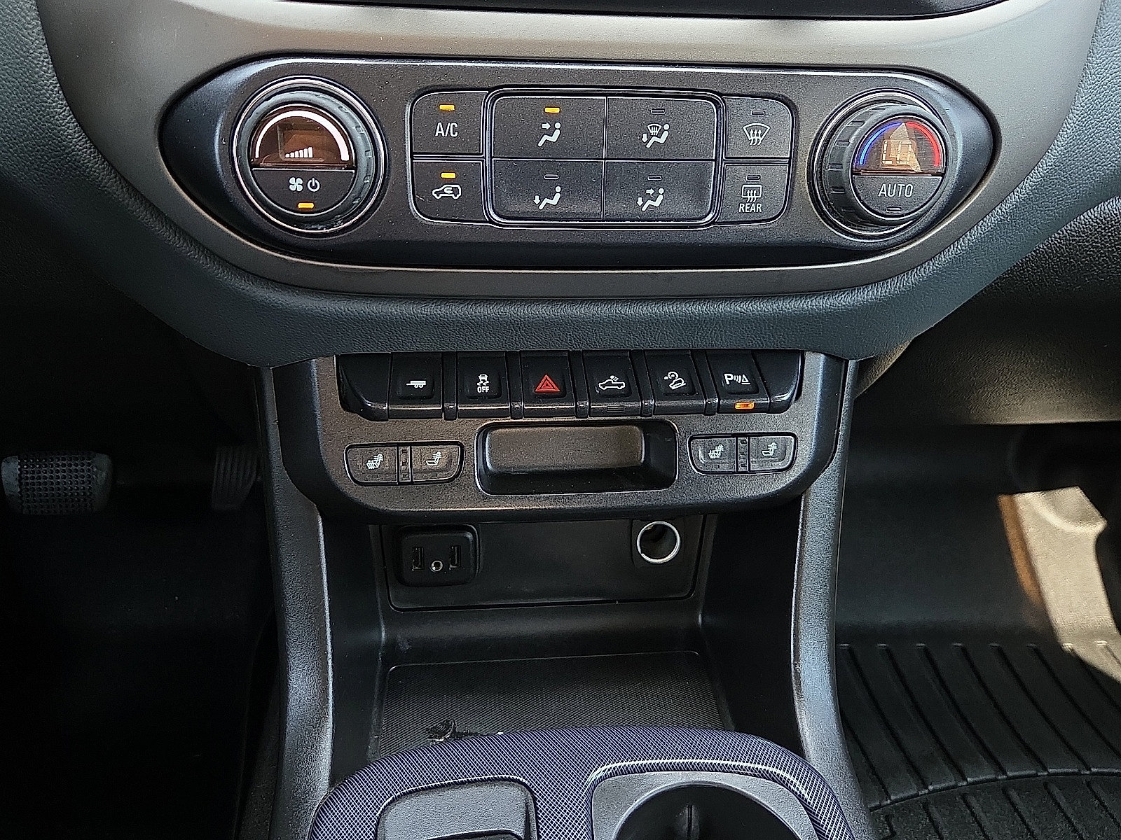 Used 2020 Chevrolet Colorado Z71 AWD/4WD image 17