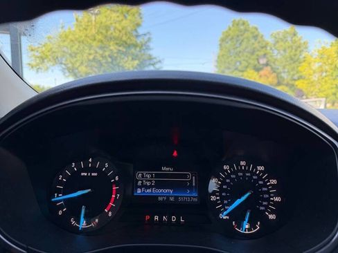 Used 2017 Ford Fusion SE FWD image 11