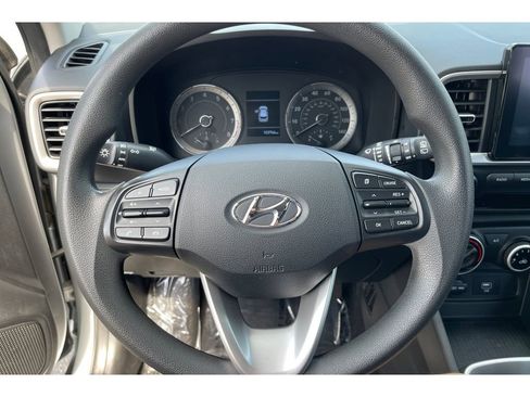 Used 2021 Hyundai Venue SE FWD image 32