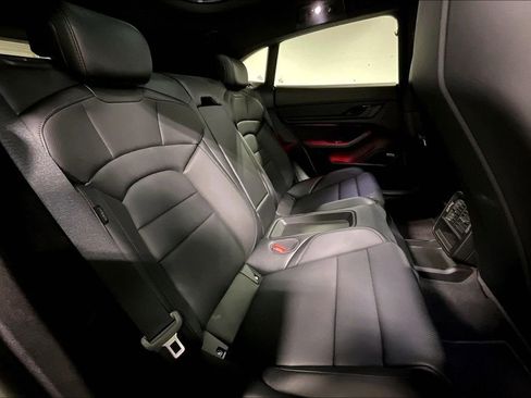 Used 2022 Porsche Taycan 4 Cross Turismo image 33