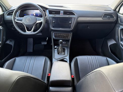 Used 2024 Volkswagen Tiguan SE w/ MDO Package, Three-Row FWD image 3
