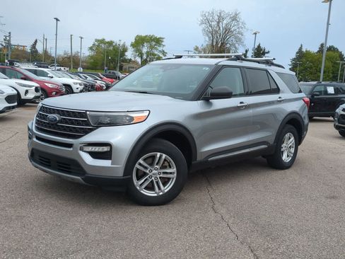 Used 2023 Ford Explorer XLT w/ Equipment Group 202A AWD/4WD image 1