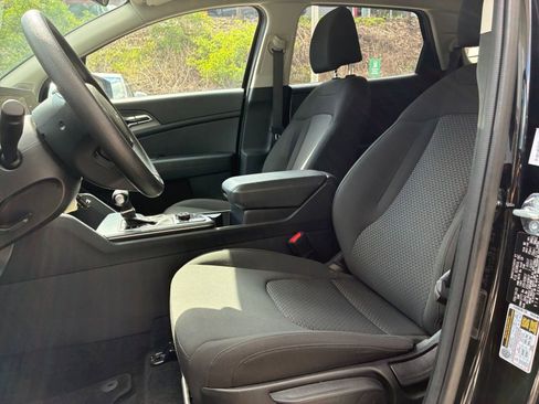 Used 2025 Kia Sportage LX FWD image 35