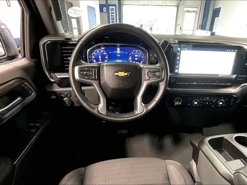 Used 2024 Chevrolet Silverado 1500 LT AWD/4WD image 17