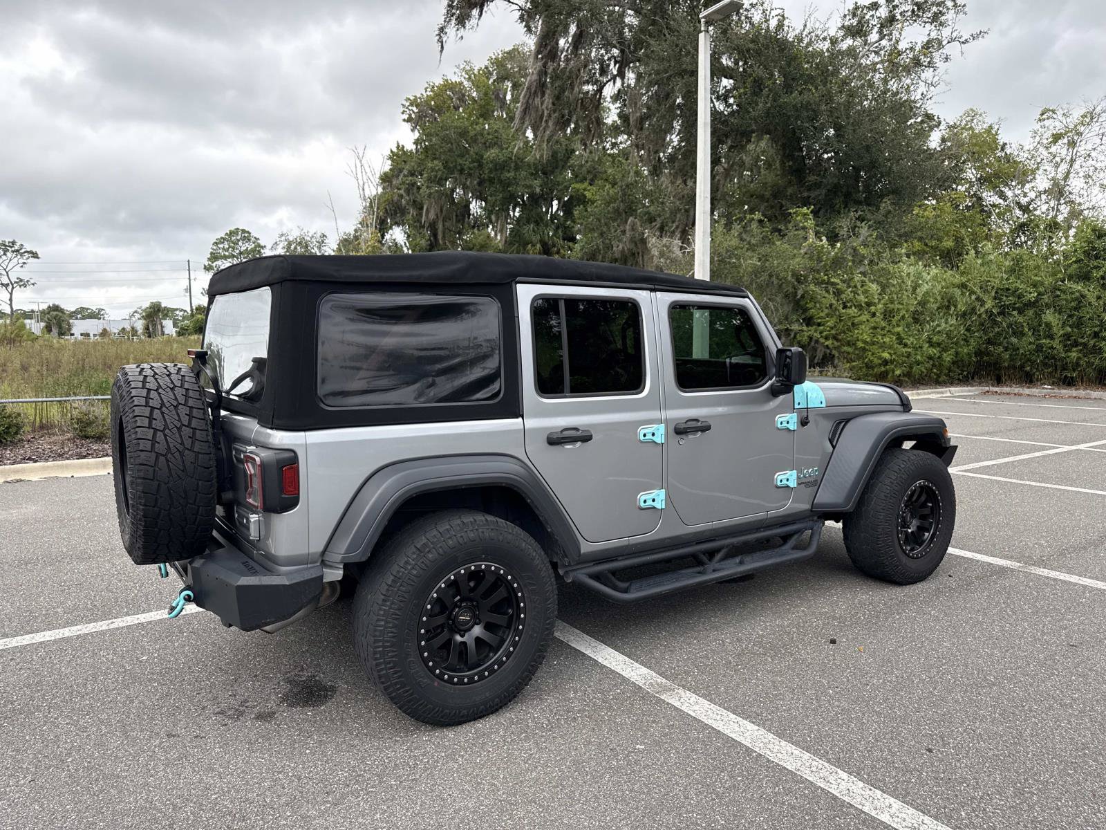 Used 2018 Jeep Wrangler Unlimited Sport S AWD/4WD image 3