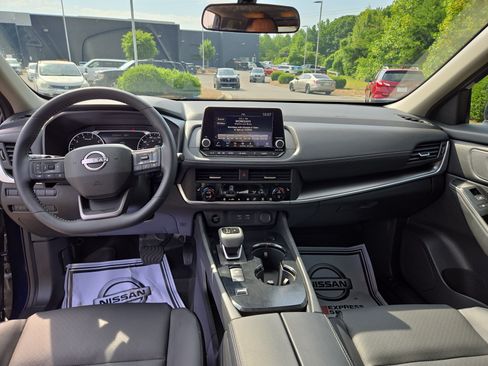 Certified 2026 Nissan Rogue SV w/ SV Premium Package FWD image 18