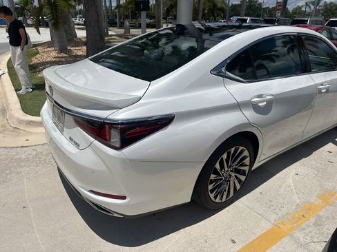 Certified 2024 Lexus ES 350 Ultra Luxury w/ Accessory Package (Z2) FWD image 7