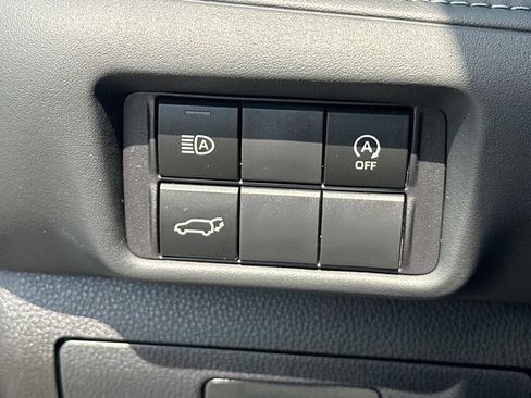 Used 2024 Toyota Highlander XLE AWD/4WD image 29
