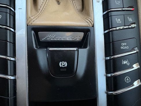 Used 2015 Porsche Macan S image 42