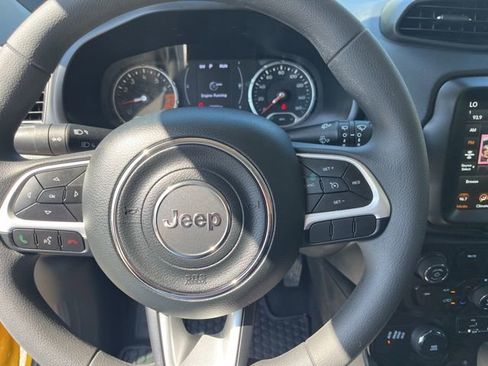 Used 2023 Jeep Renegade Latitude AWD/4WD image 17