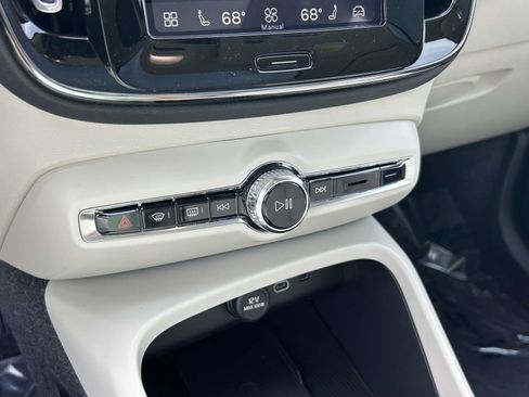 New 2026 Volvo XC40 B5 Ultra w/ Protection Package Premier image 25