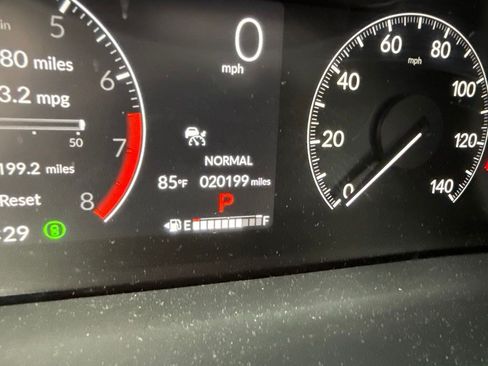 Used 2025 Honda Pilot Touring image 13